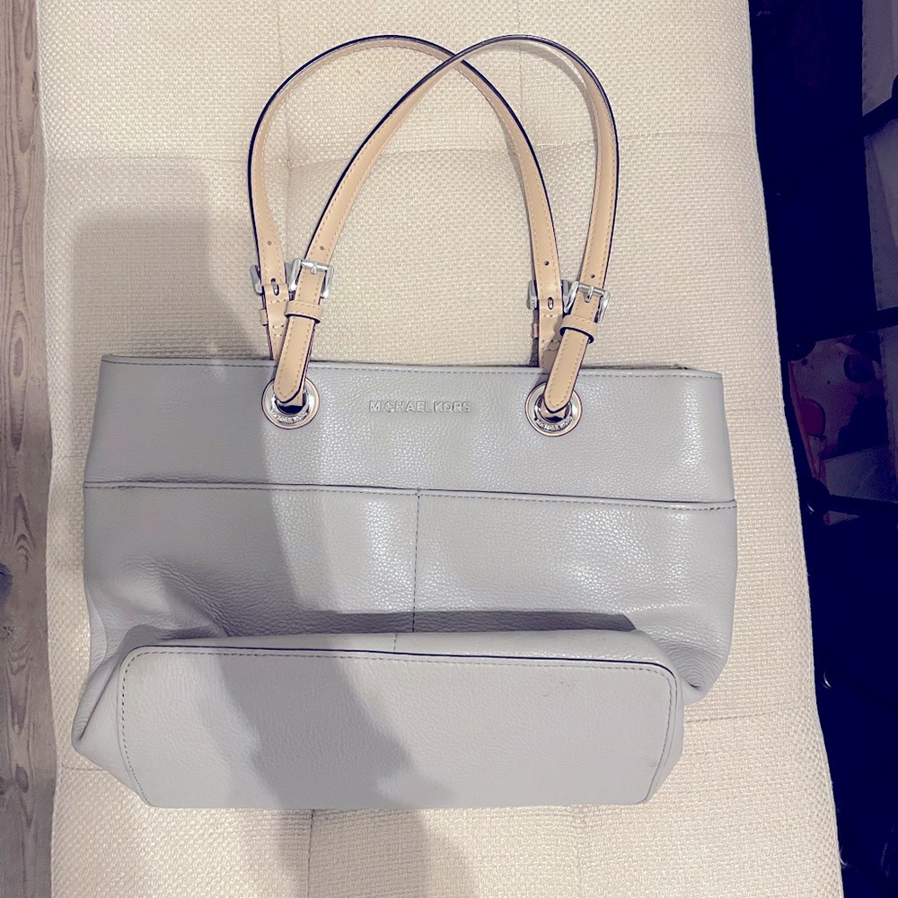 Michael Kors Gray shoulder bag.  Great condition!